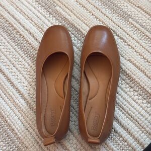 Camel Born Leather Ballet flats size 9M